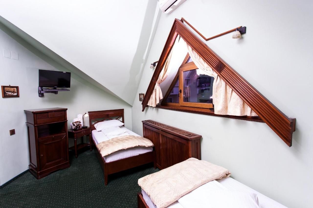 Отель Pension Brasovu Vechi Брашов-30